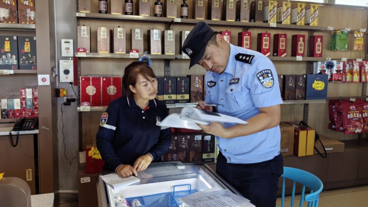 新疆奎屯市公安局：暑气蒸腾映初心 步履不停护安宁