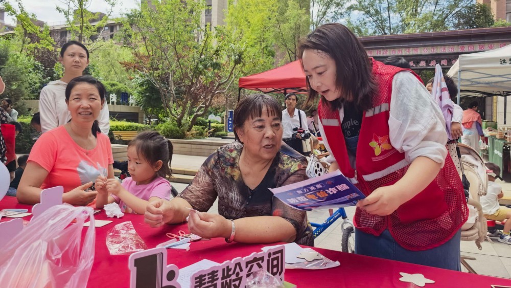 银川市金凤区世悦社区：烟火集市话反诈 便民服务护平安