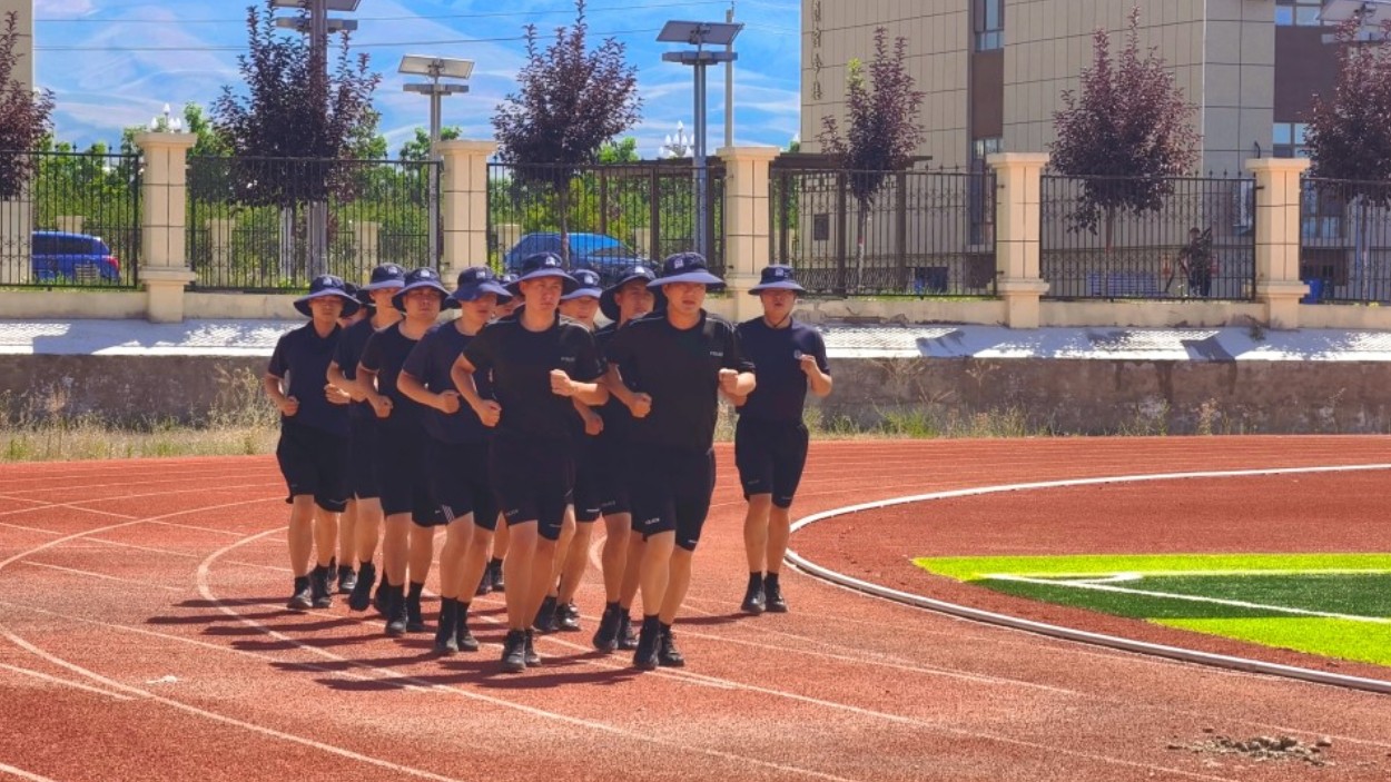 新疆新源县公安局特警大队：战高温砺精兵 淬意志铸警魂