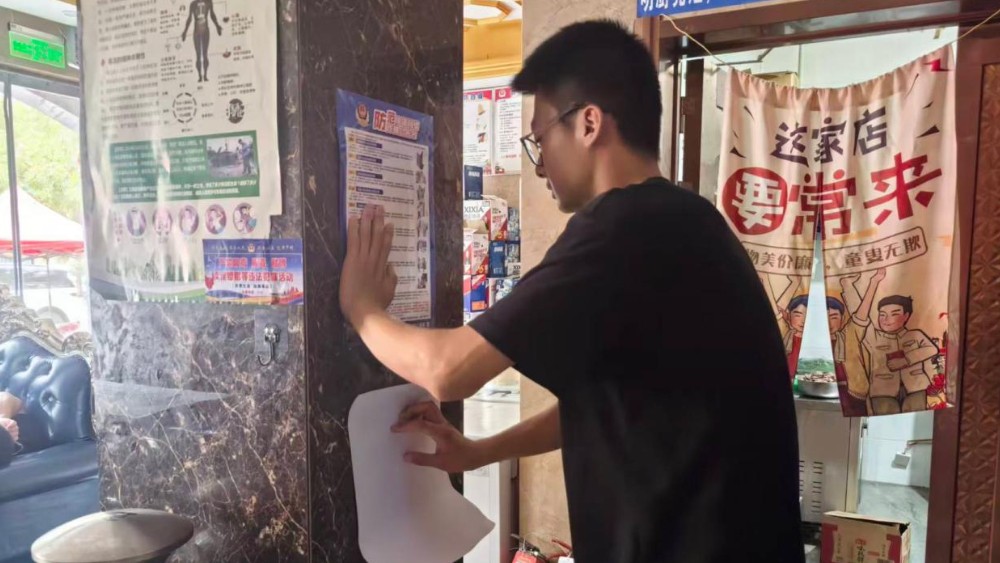 青铜峡市东街社区：精准普法护航商圈 反诈宣传筑牢防线
