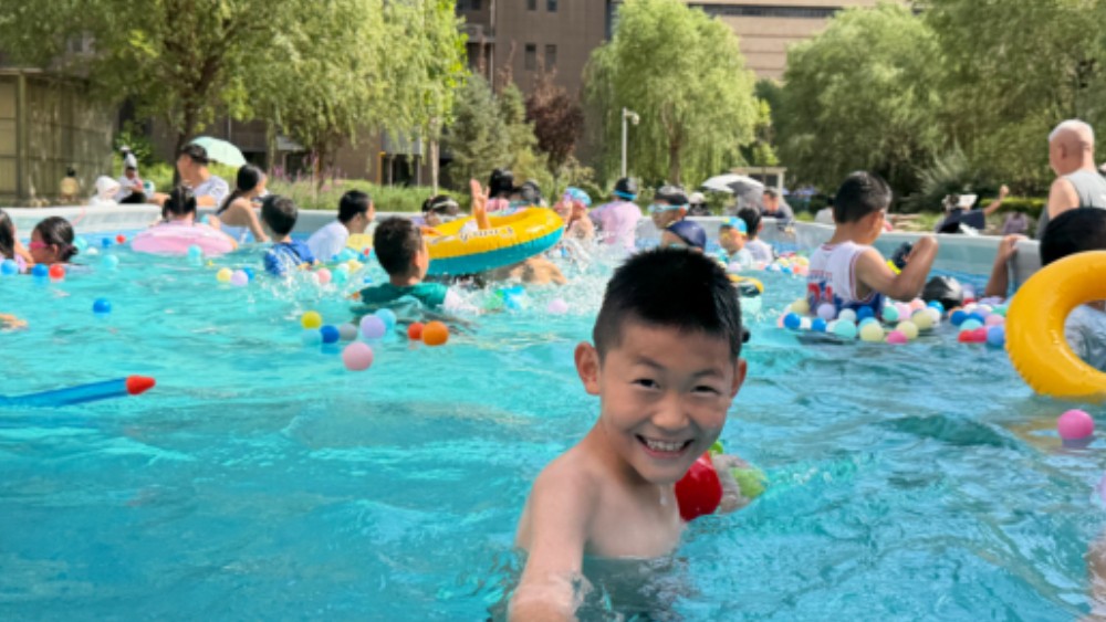 银川市金凤区双福社区：泡沫之夏享清凉，安全护航伴成长