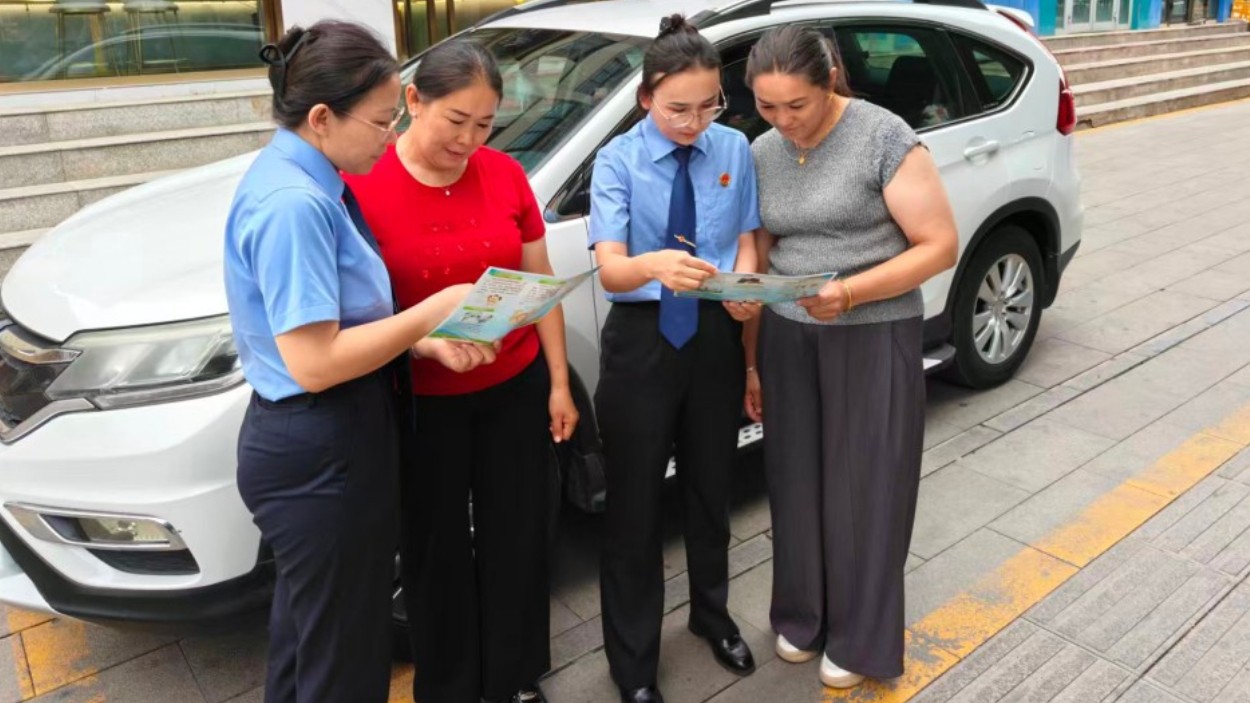 新疆和布克赛尔蒙古自治县人民检察院：双线普法筑防线 守护平安护成长