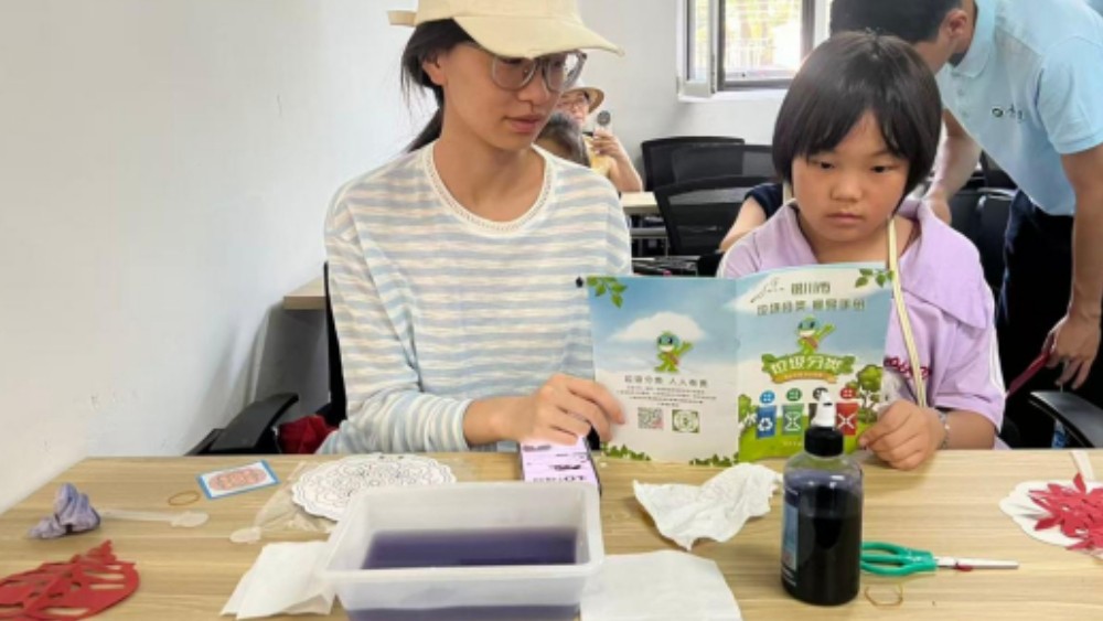 银川市金凤区阅海湾社区：亲子携手学分类 绿色家园共守护