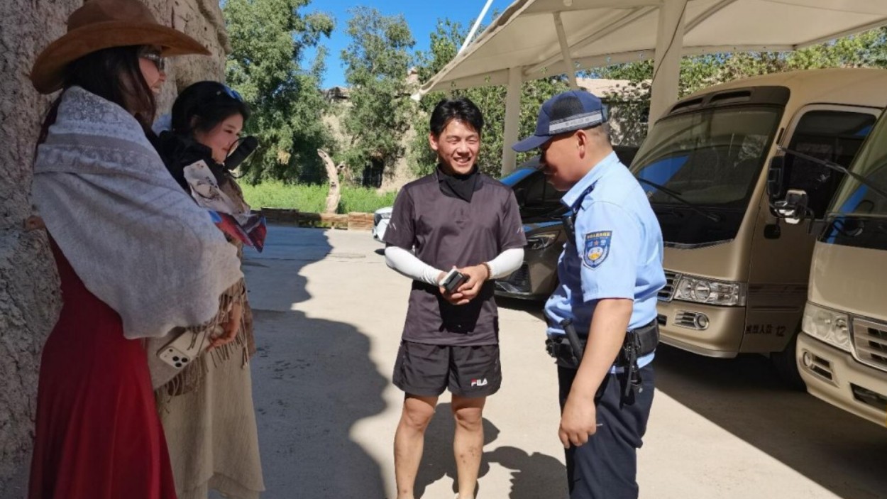 新疆克拉玛依市公安局乌尔禾区分局：50℃戈壁上，那一抹比烈日更醒目的蓝
