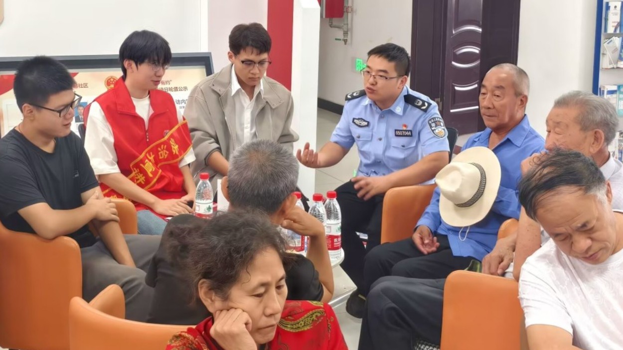 新疆生产建设兵团第七师胡杨河市一三〇团司法所返乡学子送法进社区