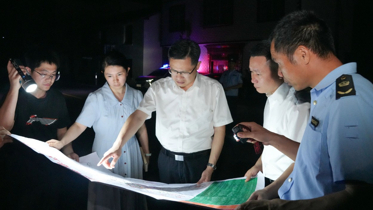 宜春：万载县开展烟花爆竹领域“打非治违”零点行动