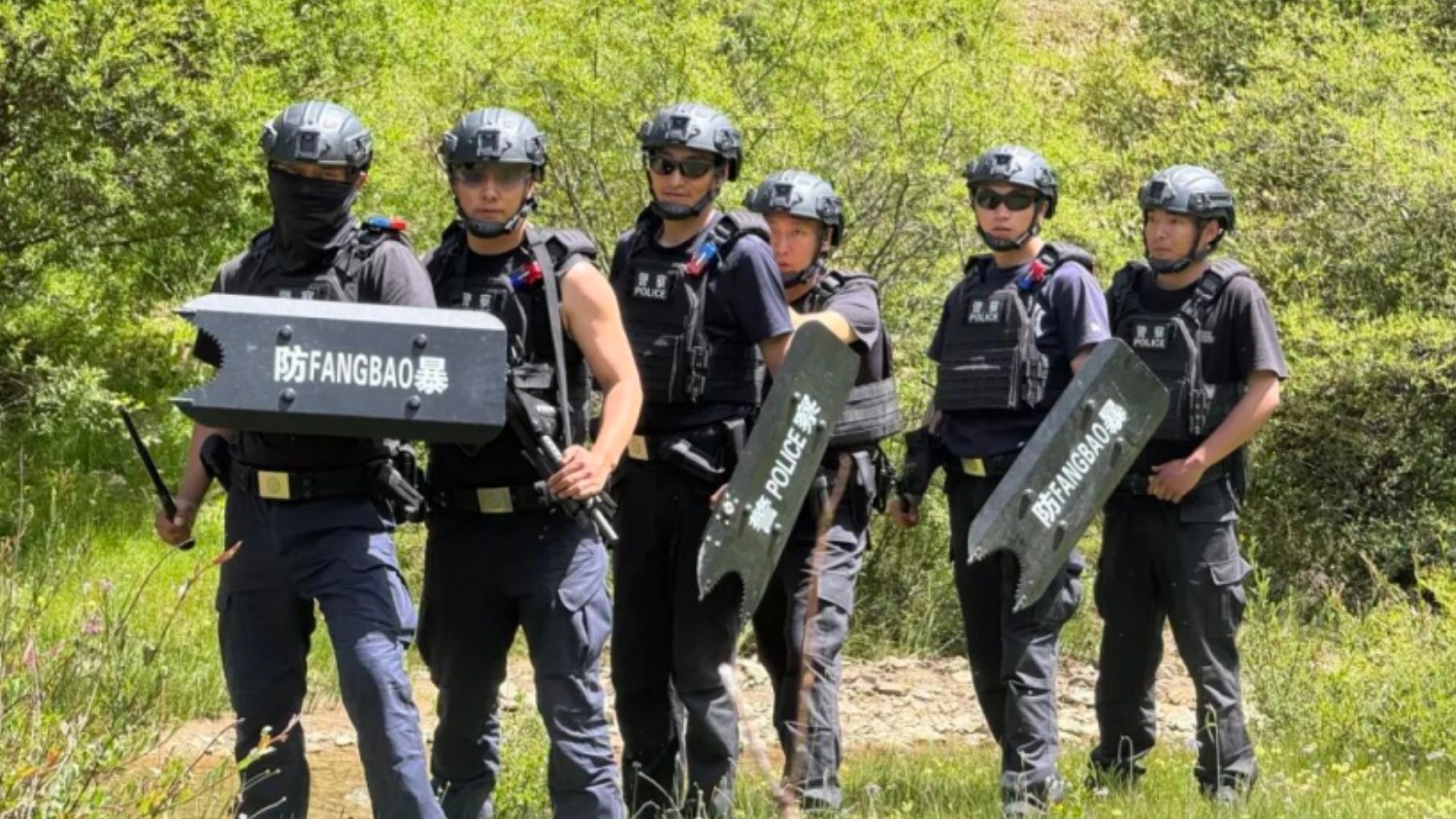 海拔4000米淬铁军  负重15公斤砺精兵——炉霍特巡警圆满完成10天高原野外极限拉练