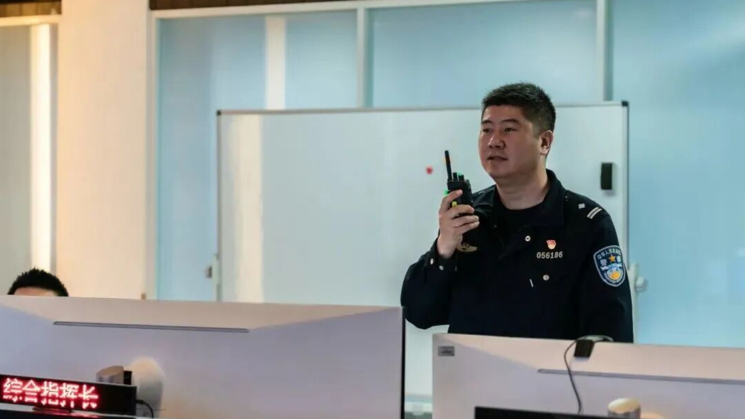 上海市“两优一先”：智慧赋能砺尖兵！公安奉贤分局情报指挥中心政委叶苗以实干深耕智慧警务