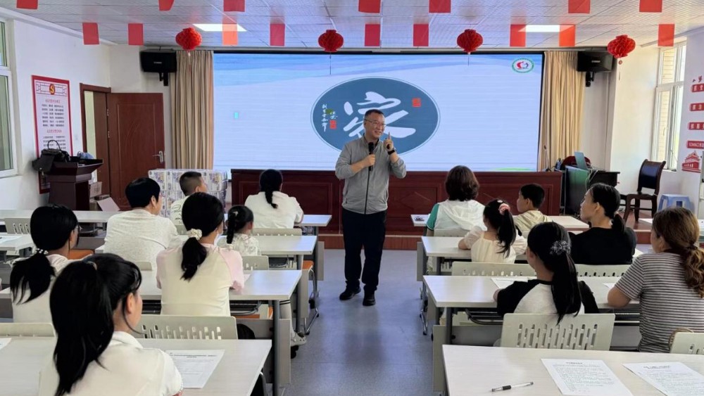 童心向阳呵护成长 为爱护航温情相伴