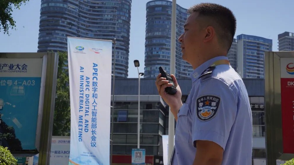 尹毅：韶华担使命 坚守筑平安
