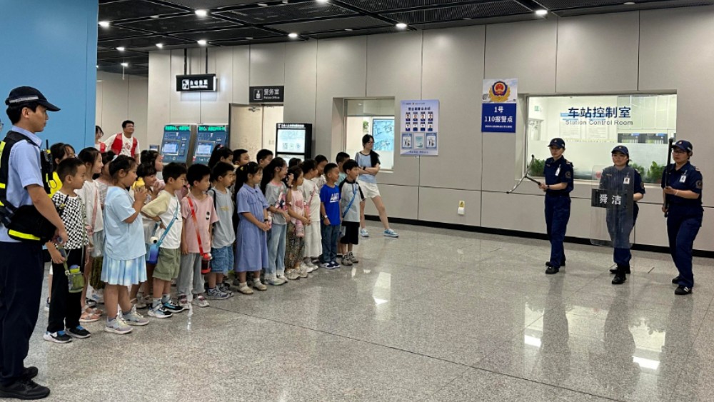济南这座警务室迎来了“最小访客”