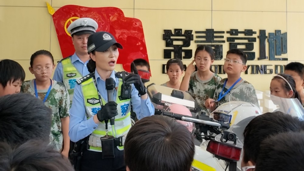 走近庞姐，看见不一样的“白警官”