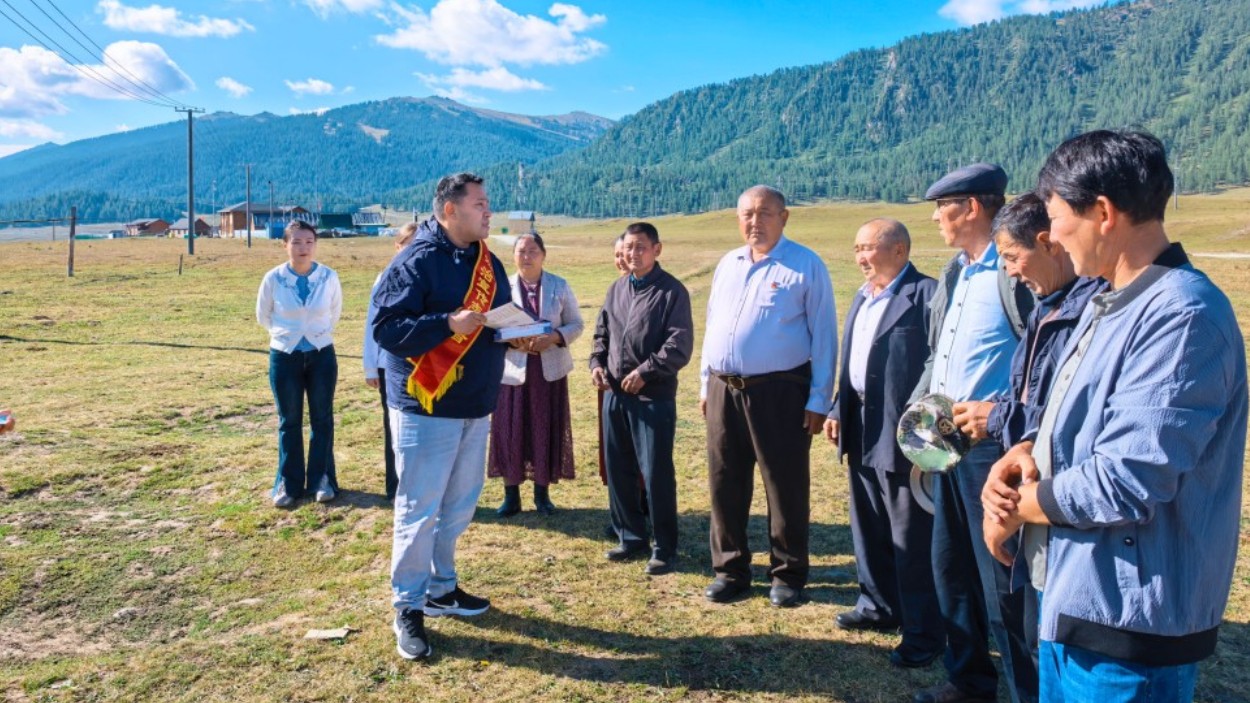 新疆布尔津县杜来提乡司法所：把法条搬进毡房 让法治扎根草原