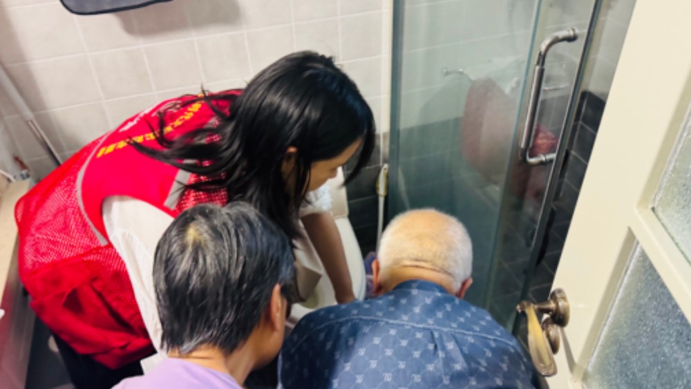 银川市兴庆区泰和社区：争分夺秒抢通“生命线” 用心用情滋润“民心田”