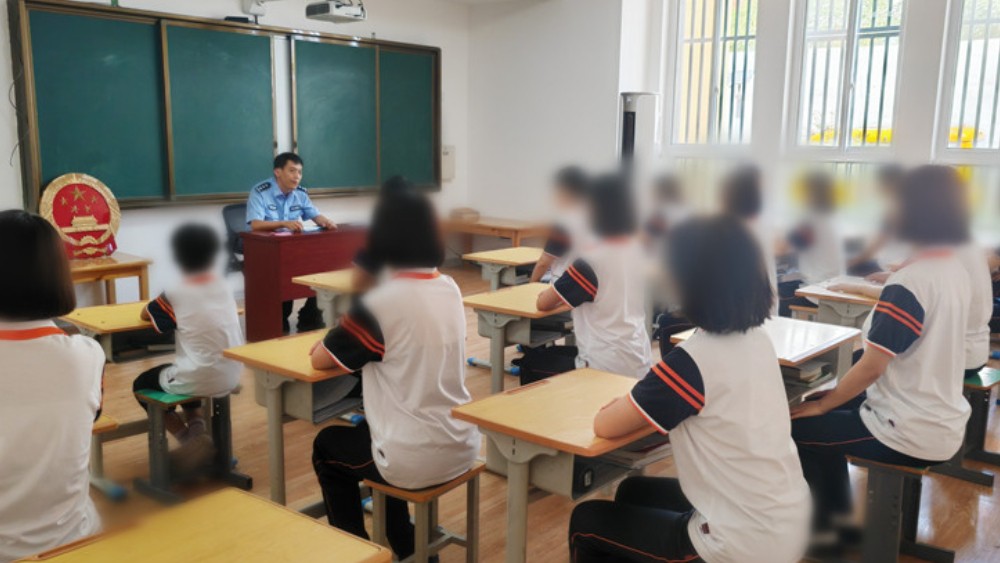 蒲城法院走进专门学校开展普法关爱活动