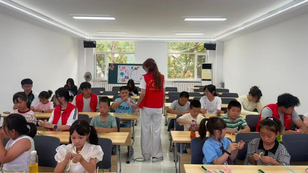 吴忠市金花园社区：趣味手工润童心 暑期托管伴成长