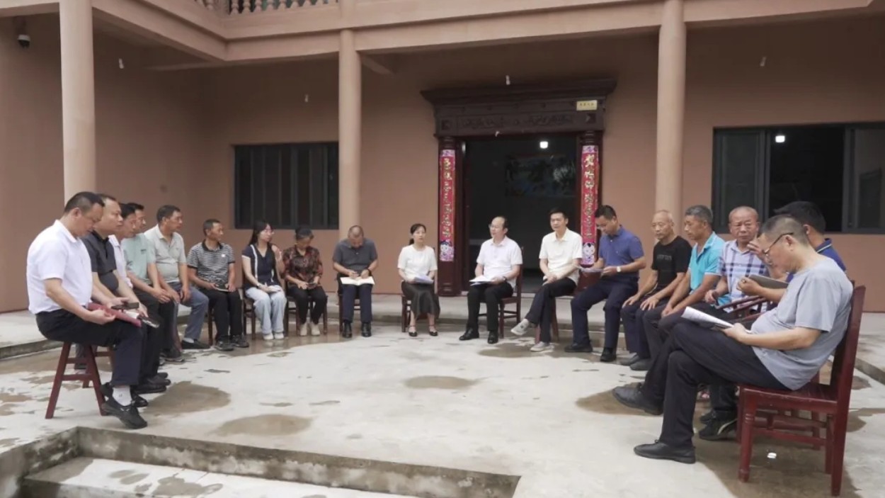 倾听民意面对面 共商立法聚民心——南充市人大常委会立法专班在仪陇县马鞍镇琳琅村开展立法意见征询活动