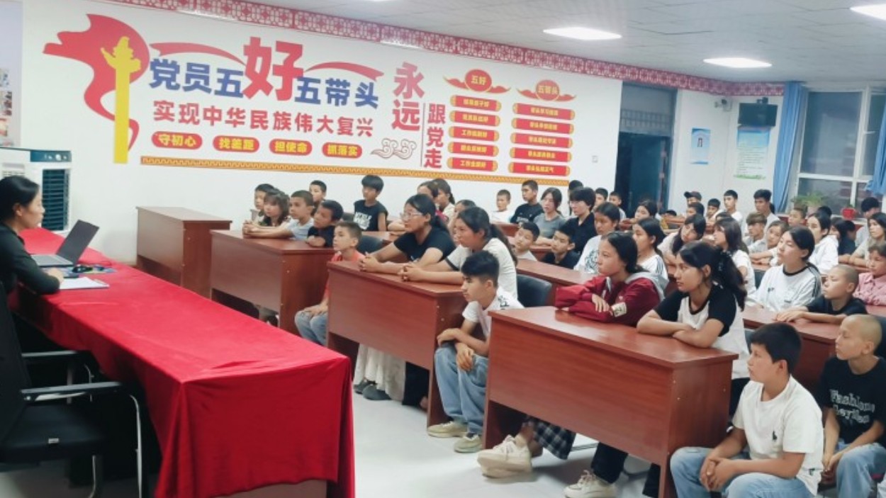 新疆莎车县人民法院驻恰热克镇六村工作队：平安不放假 安全伴童行