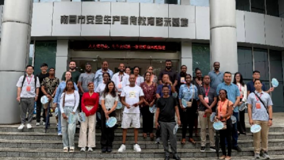 发展中国家数字法治研修班走进南昌市安全生产宣传教育警示基地
