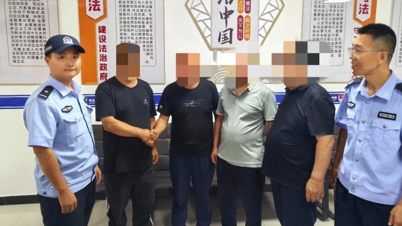 新疆生产建设兵团芳草湖垦区公安局：守住田间“甜蜜收益” 护航瓜农稳稳的幸福