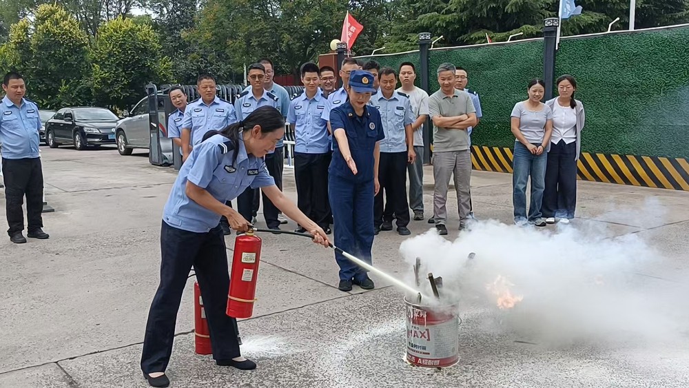 合阳法院司法警察局开展消防技能实操培训