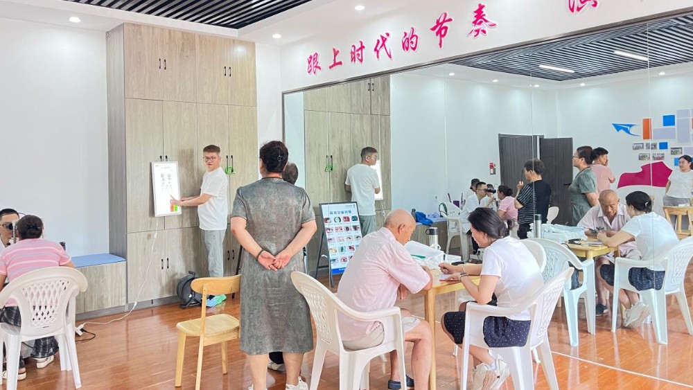 银川市西夏区文萃北社区：免费筛查暖民心 守护“视”界助健康