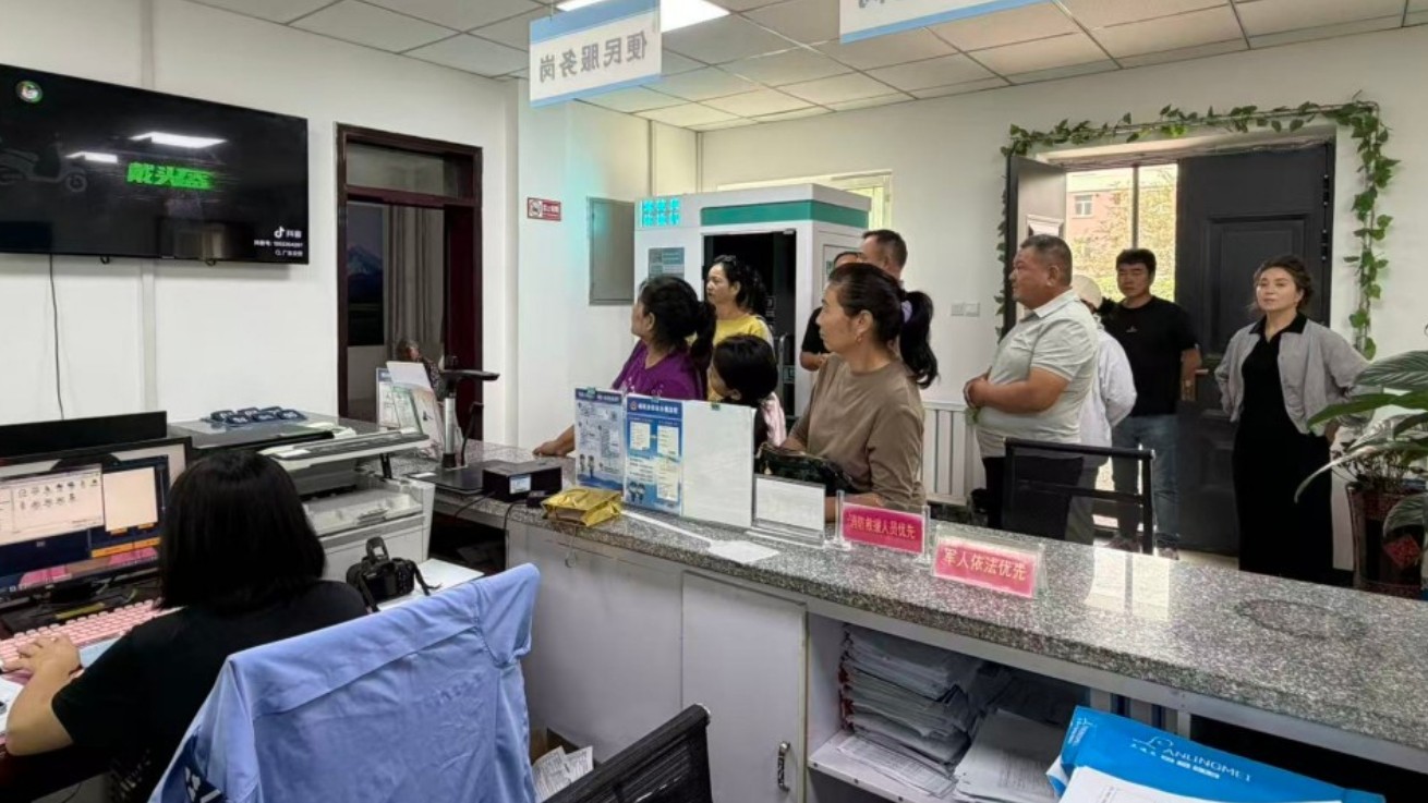 新疆沙湾市四道河子镇综治中心推动法治宣传“零距离”