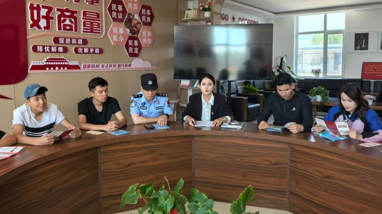 新疆昭苏县开展暑期青少年法治安全系列宣传活动