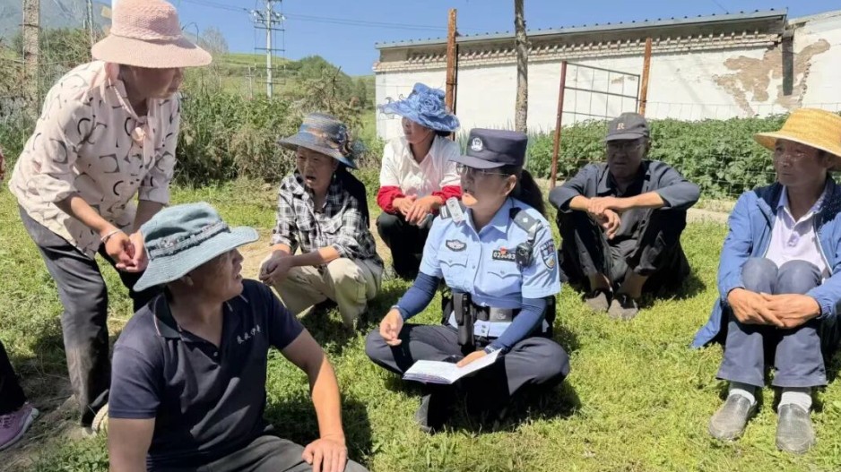 接地气、入民心！交通安全课堂到田间