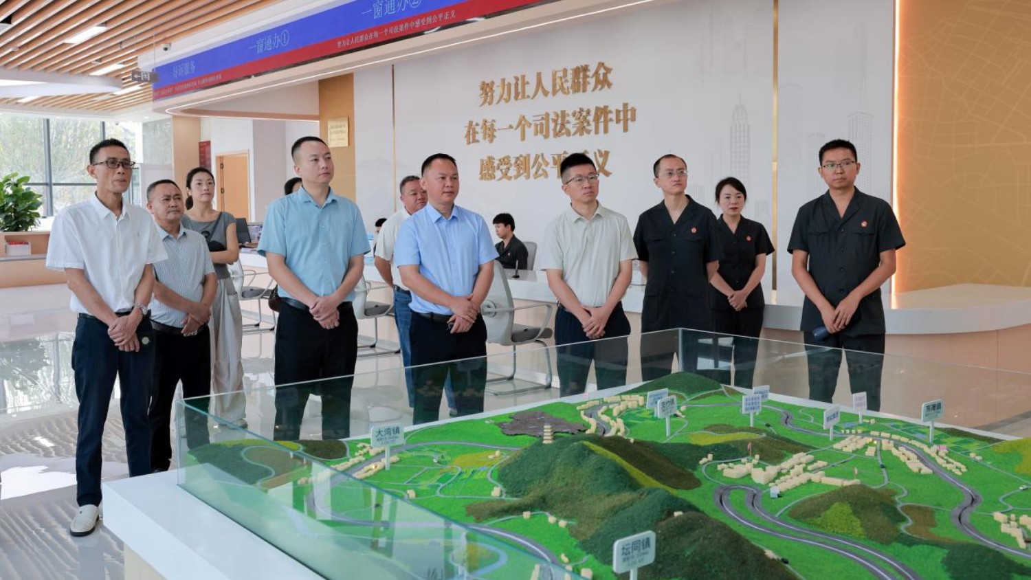 5分钟、2万公里、一场握手言和……人大代表在川渝高竹新区法庭看到了什么？