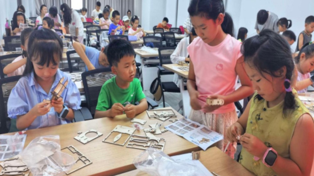 银川市金凤区银丰社区：手压汲清泉解锁科学奥秘 法治守底线共护碧水安澜