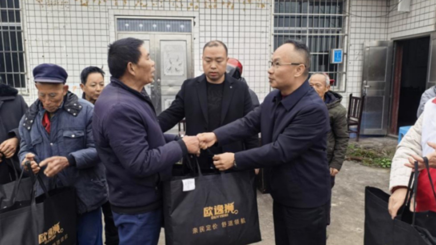 诚信经营十余载  公益路上践初心——记市政协委员、四川特凌优人工智能科技有限公司董事长唐孝波