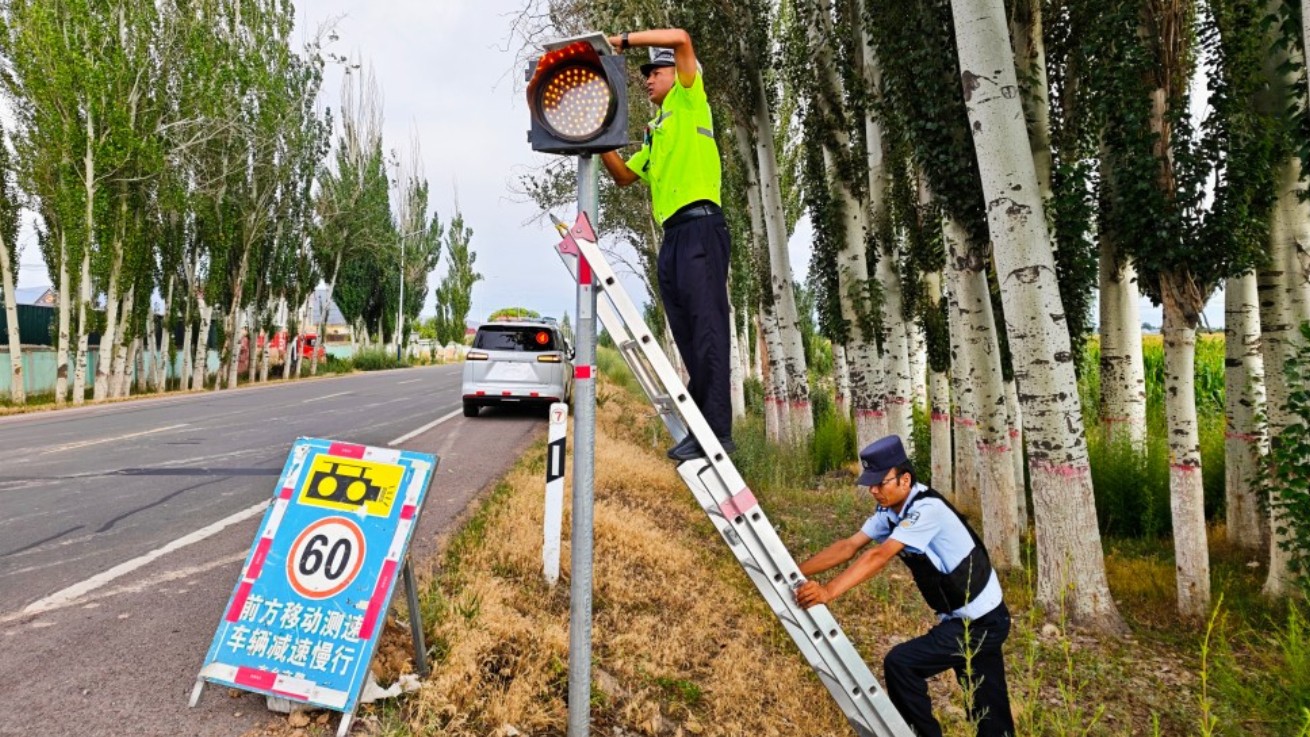 新疆伊宁县公安局：多维施策整治电动车交通违法 筑牢夏季道路平安线