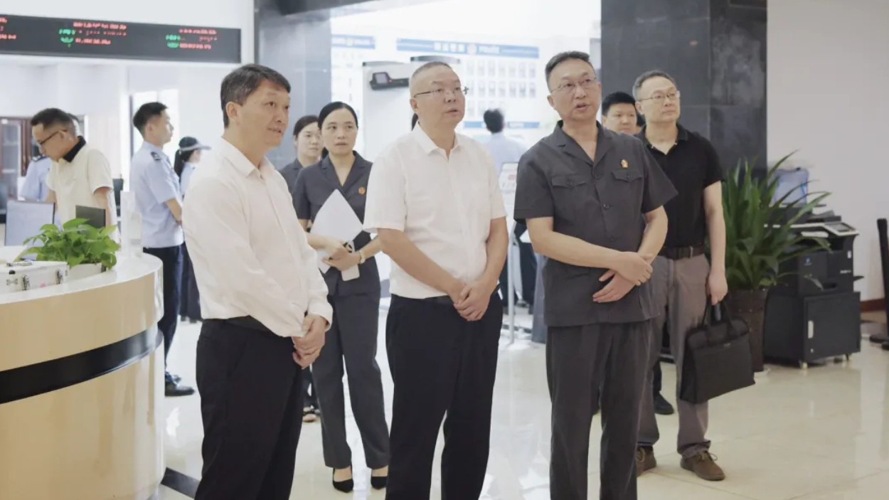 乐山中院党组书记文耀全调研督导市中区法院审执工作