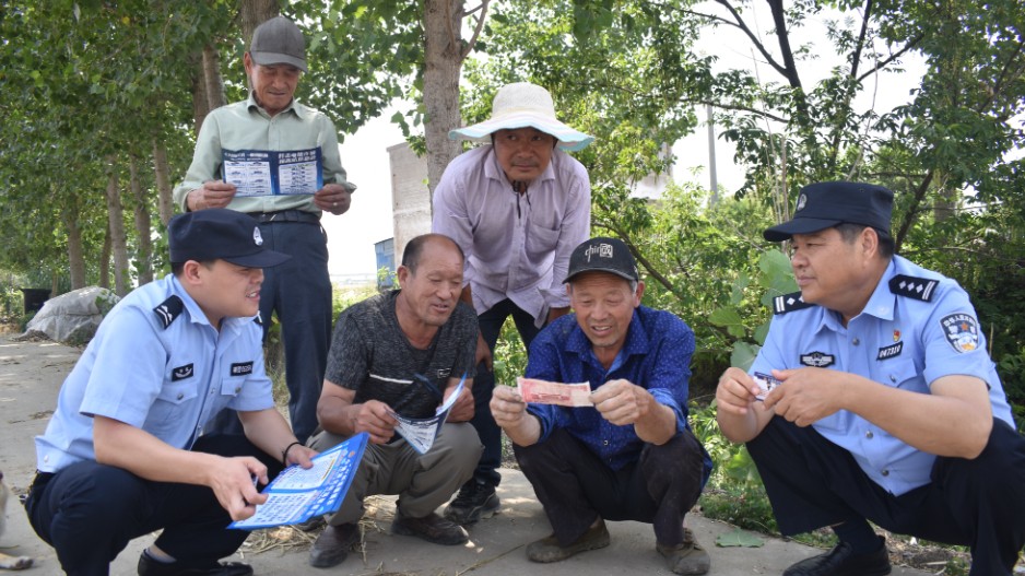 田间地头普法惠民