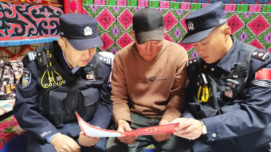 入户宣讲入牧区 法治护航边境线