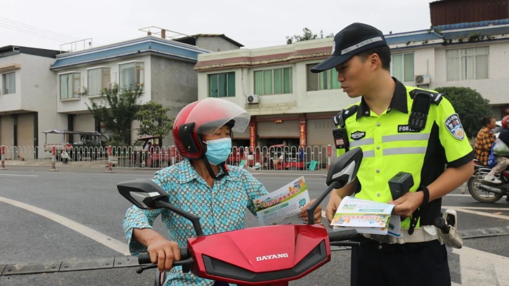 黄双泰：戎装虽解志不移 十年坚守护平安