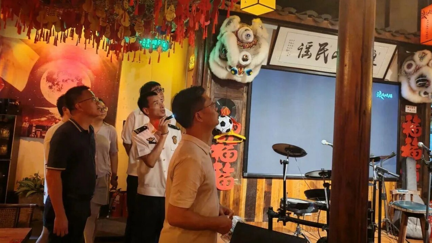 南昌市西湖区夜查辖区安全生产工作