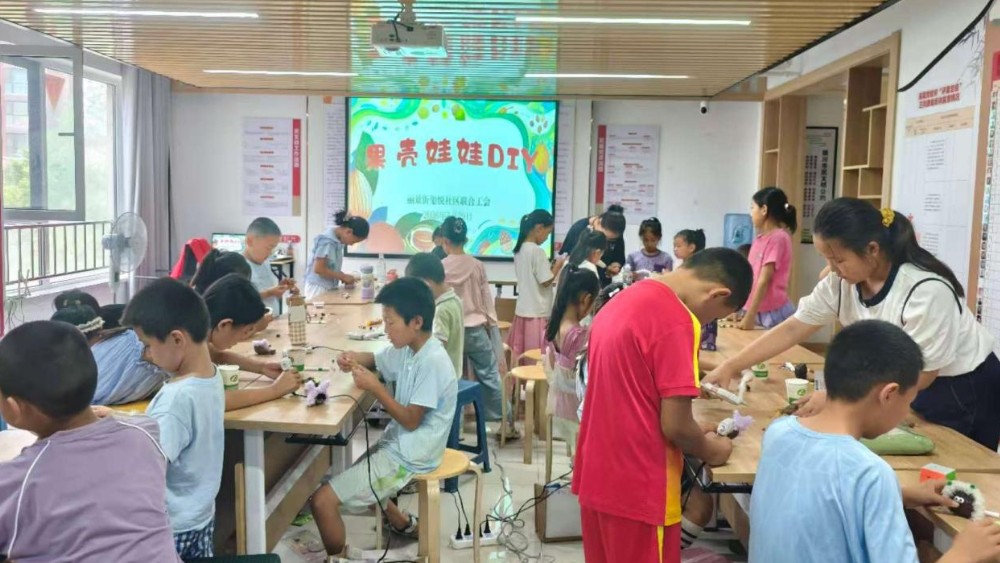 银川市兴庆区玺悦社区：科普润童心 巧手变废宝