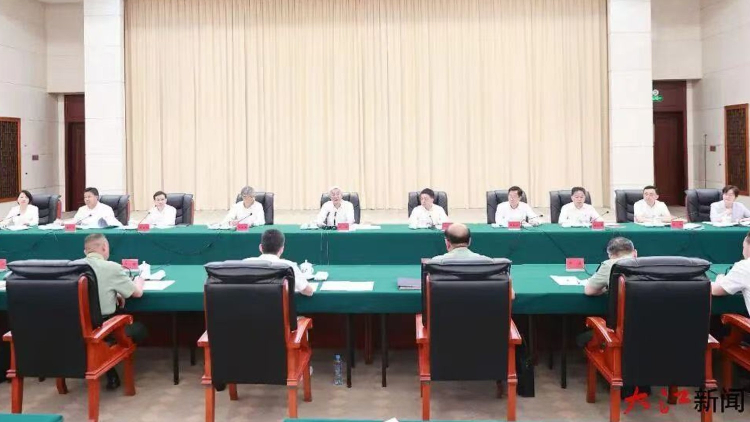 尹弘主持召开省委议军会议