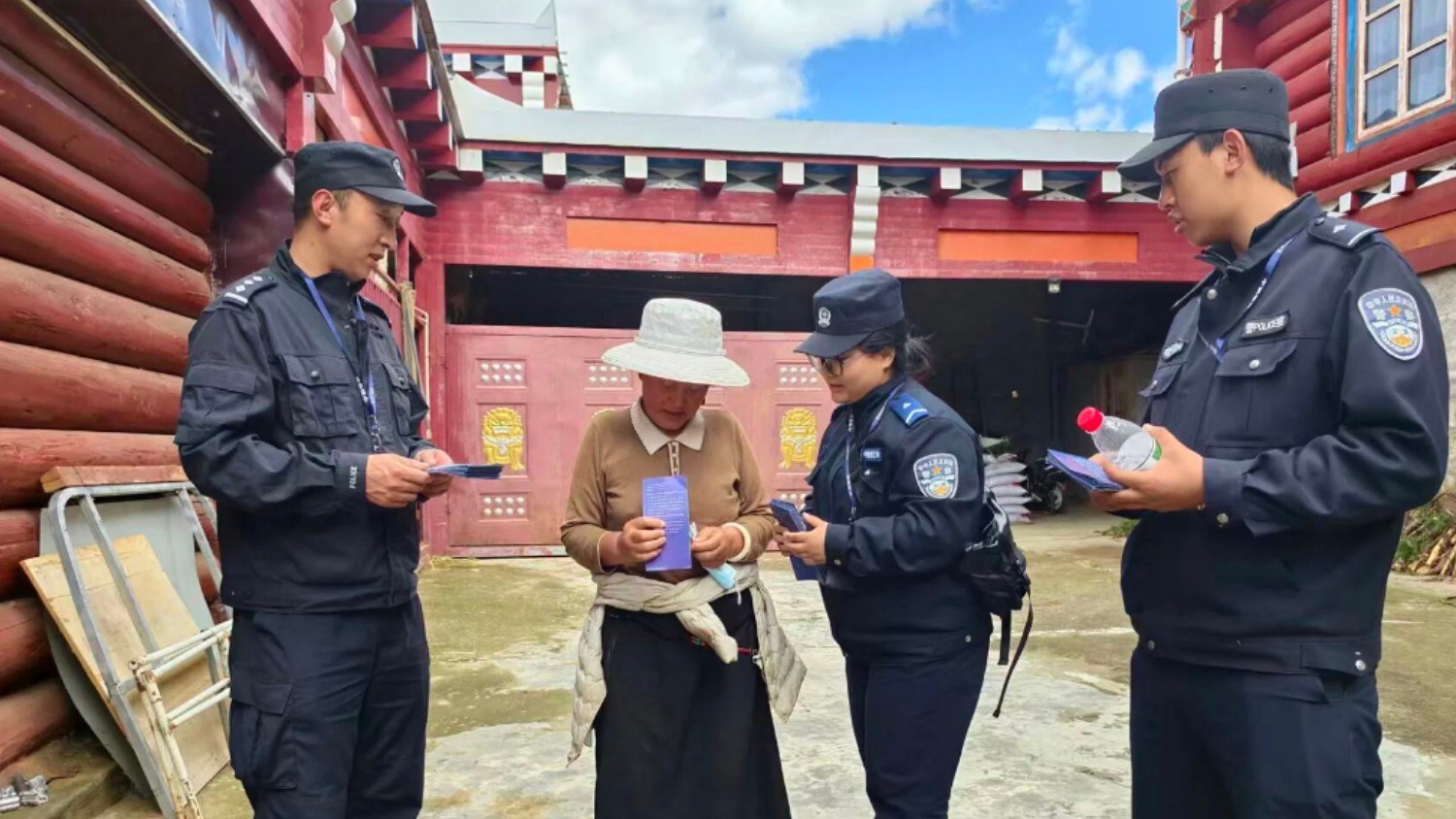 下沉一线察民情  走访宣防护平安——炉霍公安“机关下基层上一线”专项行动取得阶段性成效