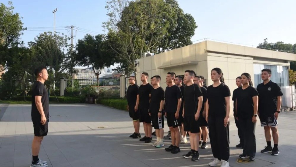 盛夏砺锋芒，练兵正当时 成华法院司法警察大队开展夏日专项训练