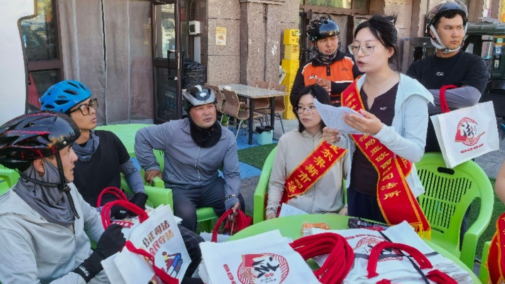 新疆霍尔果斯市司法局：口岸普法强保障 法治护航新业态