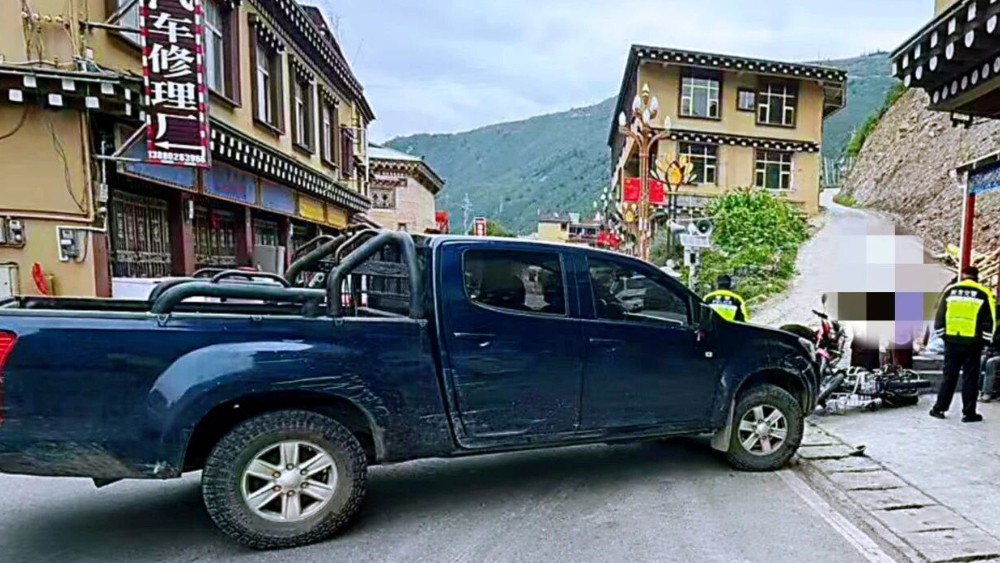 违法掉头酿祸端，任性驾驶负全责！新龙公安交管曝光典型交通事故案例