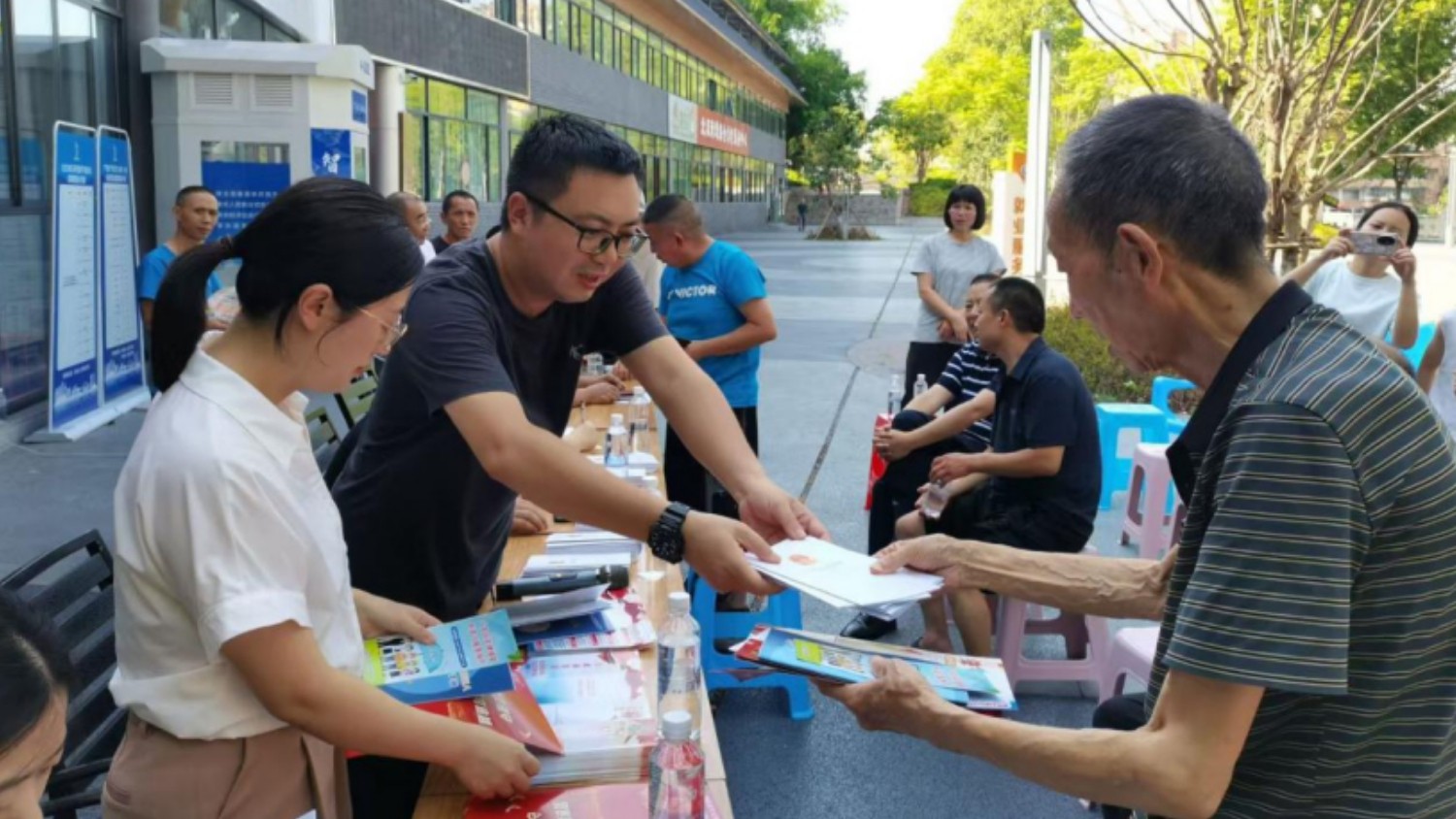 广安市广安区司法局八一拥军普法：法律援助送到军人军属身边