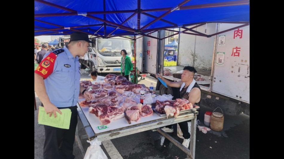 集市普法“烟火气” 守护舌尖“安全感”——吉林双辽公安环食药侦大队喊你来“挑肉”啦