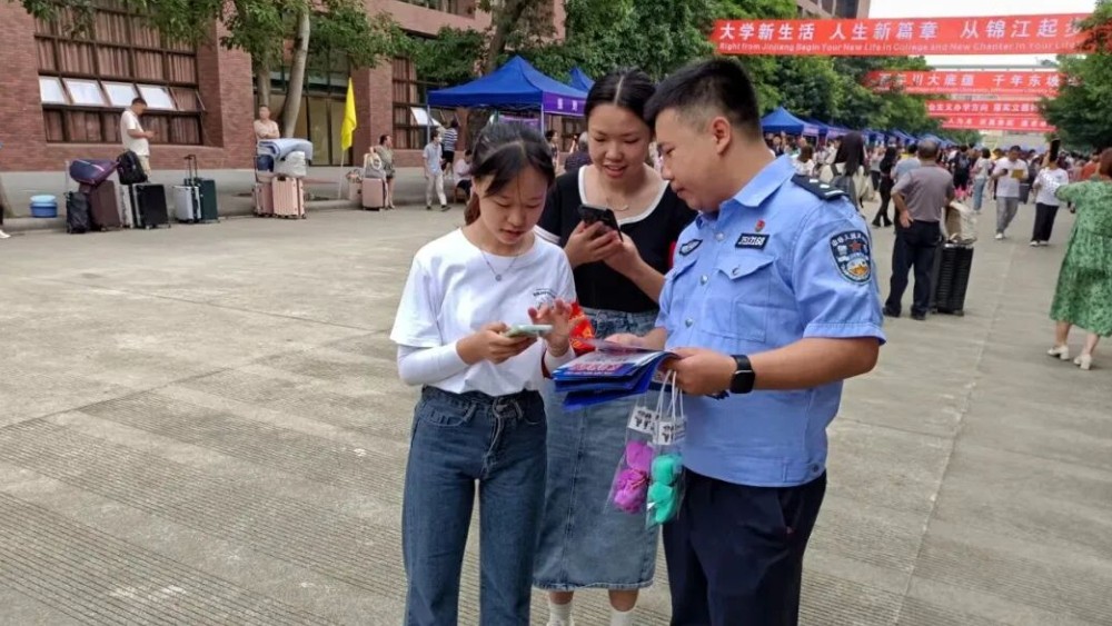 不同肩章 同样荣光！苏智：以坚守 守护群众“钱袋子”