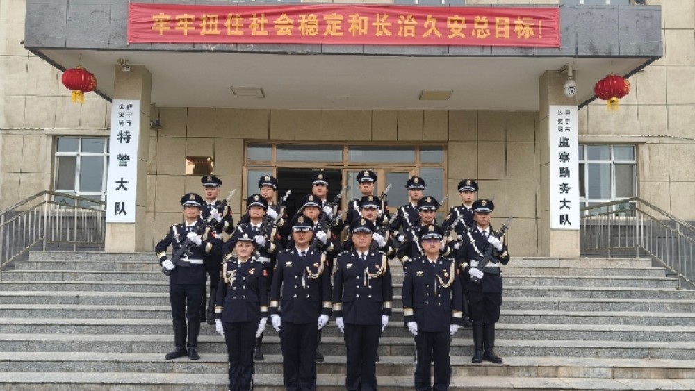 一朝戎装铸忠魂 半生藏蓝护民安——记新疆伊宁市公安局特警大队大队长徐臣