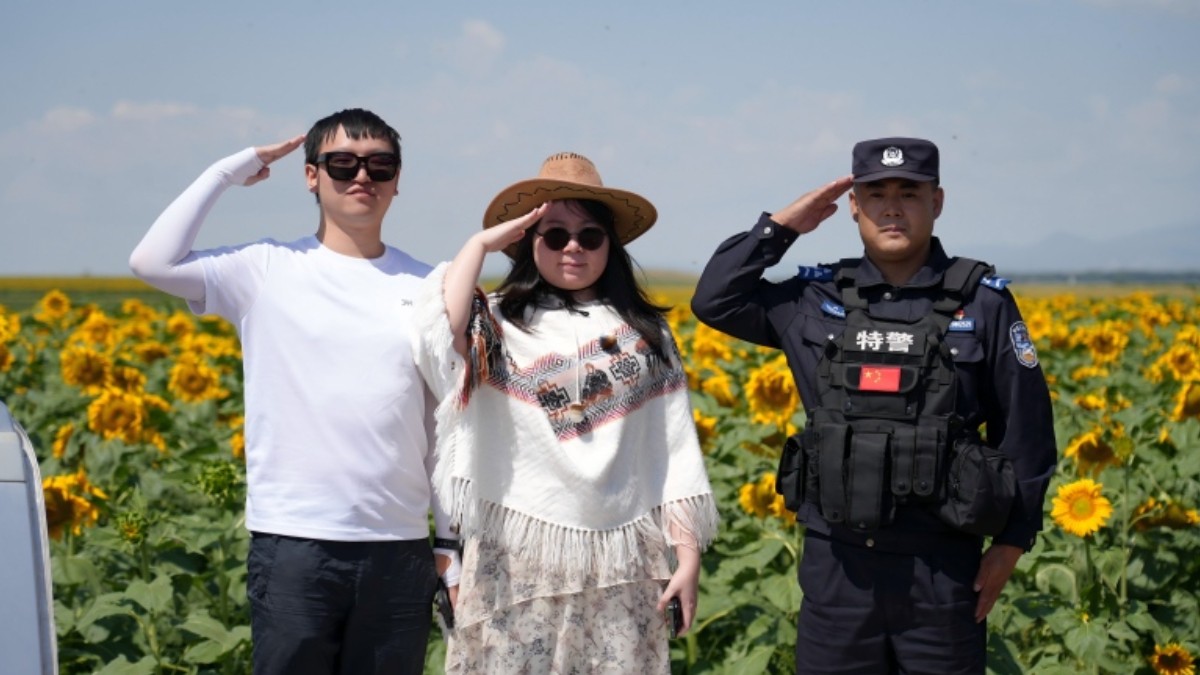 新疆生产建设兵团第四师昭苏垦区公安局在葵海深处筑起“平安防线”