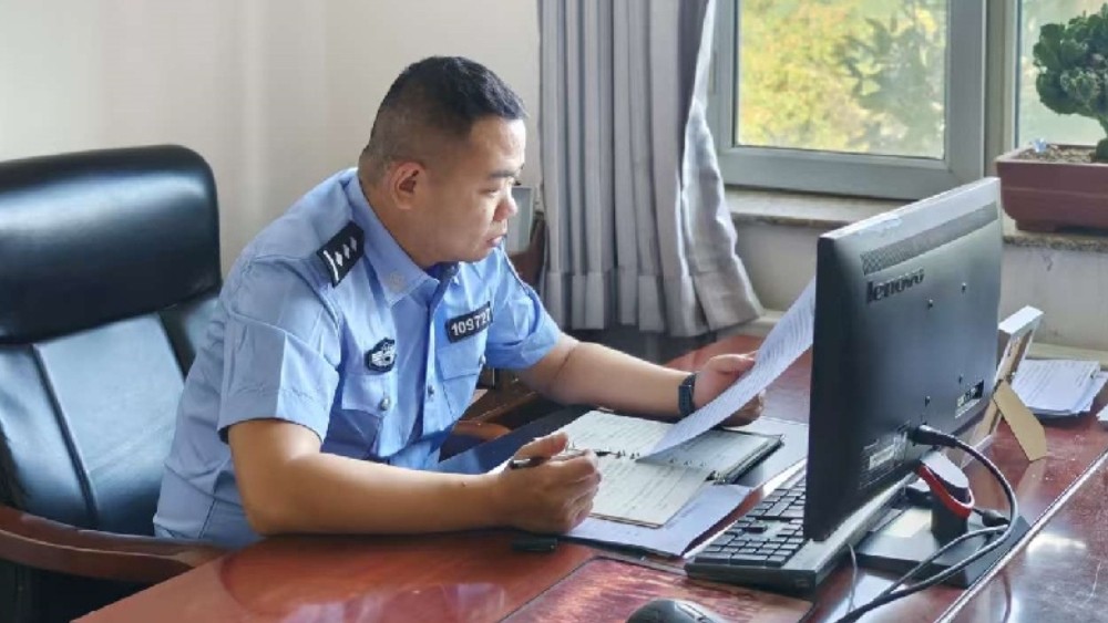 从“橄榄绿”到“藏青蓝”，他把根扎进乡土里——新疆沙湾市公安局乌兰乌苏镇派出所民警李岳洋